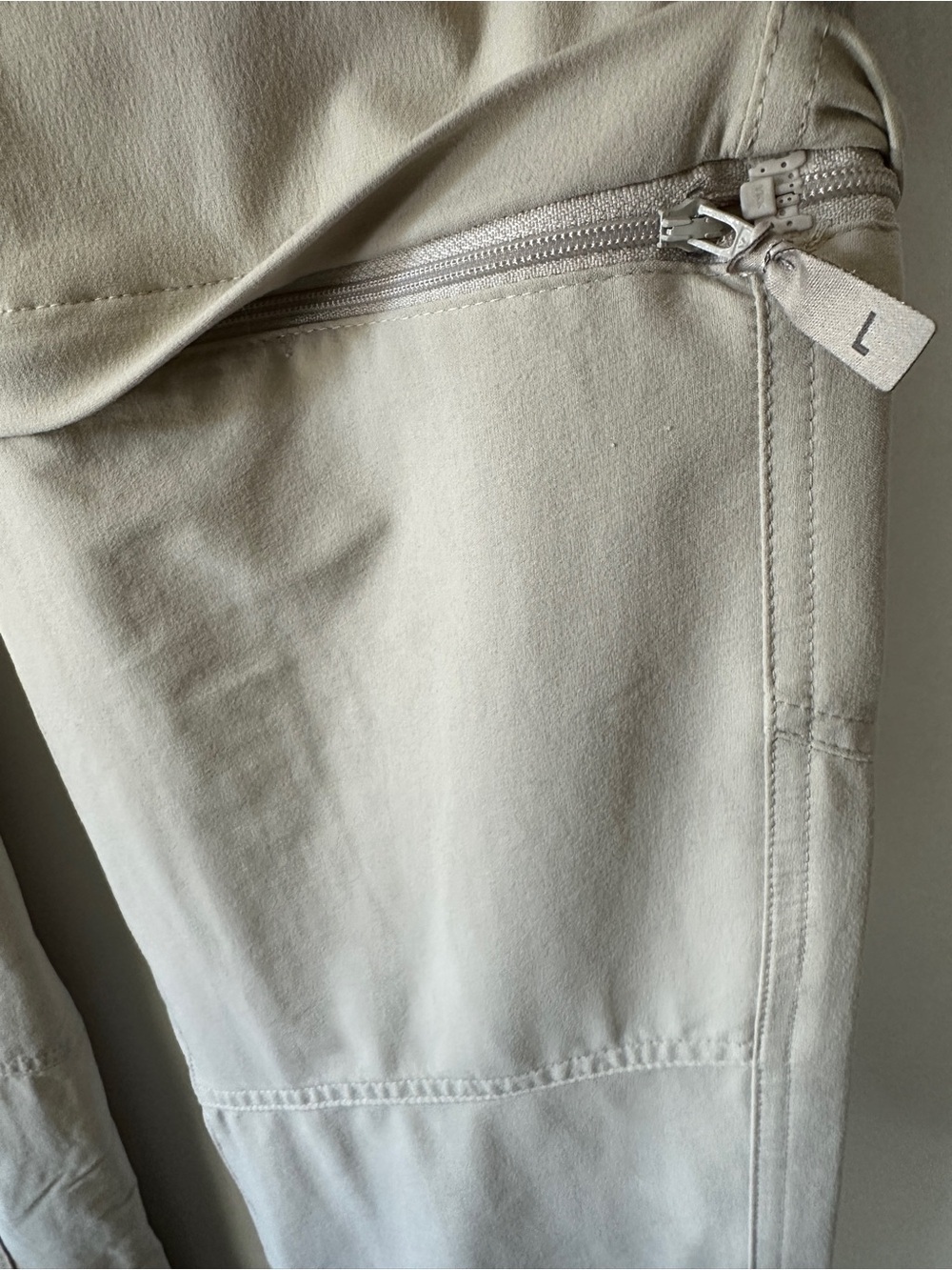 Columbia Womens Size 8 Khaki Convertible Hiking Pants Zip Off Cargo Outdoor Pant - Picture 7 of 12
